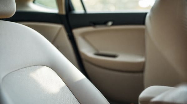 10 avantages indispensables des produits pour le nettoyage des sièges auto