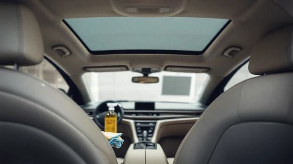 10 avantages indispensables des produits pour le nettoyage des sièges auto