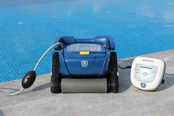 Robot piscine scuba se : nettoyage autonome du fond efficace